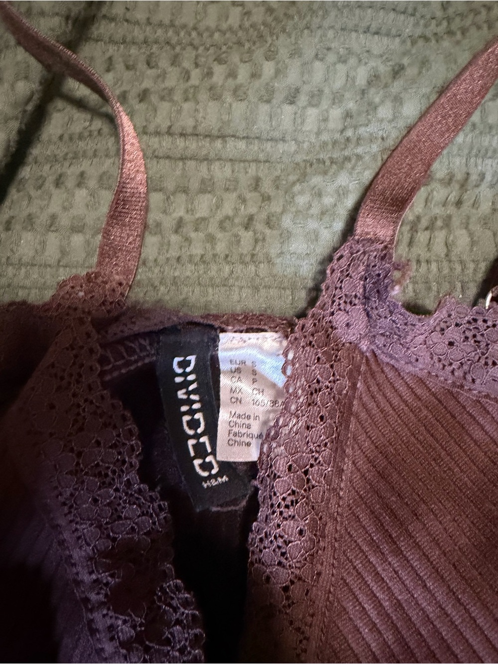 H&M Ribbed Lace-Trim Cropped Cami - Picture 3 of 3